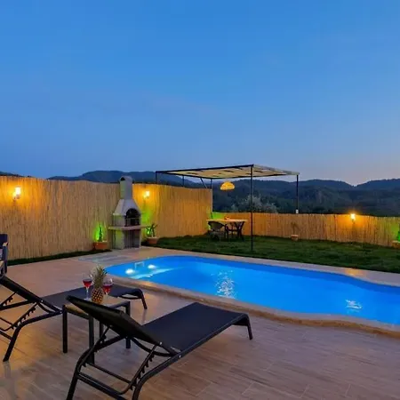 Apiko / Yesiluezuemlue Hotell
