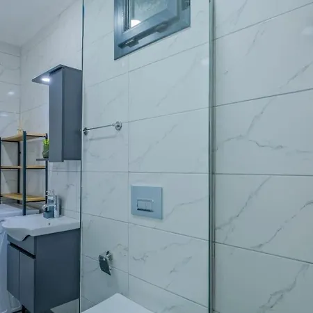 Apiko / Yesiluezuemlue Hotell