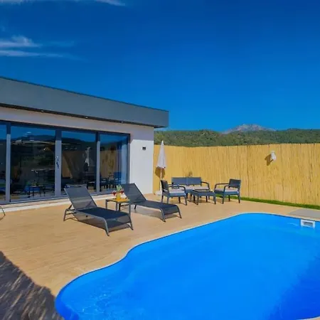 Hotell Apiko / Yesiluezuemlue