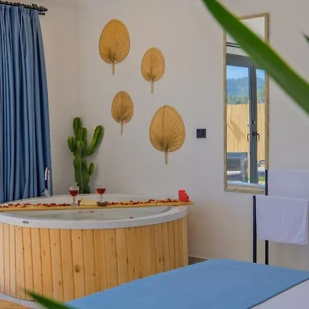 Apiko / Yesiluezuemlue Hotel Fethiye